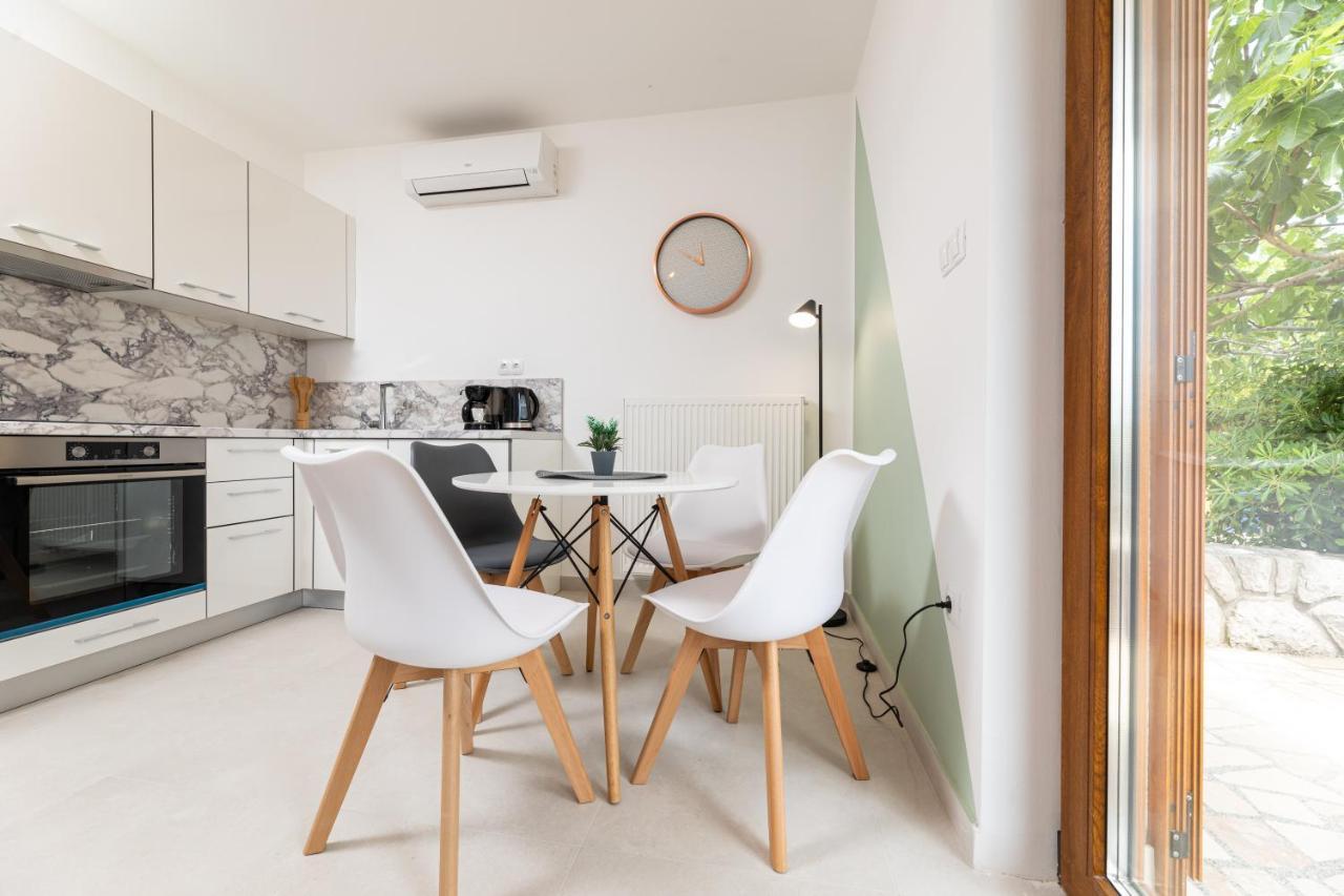 Apartments Vjeko Đảo Krk Ngoại thất bức ảnh