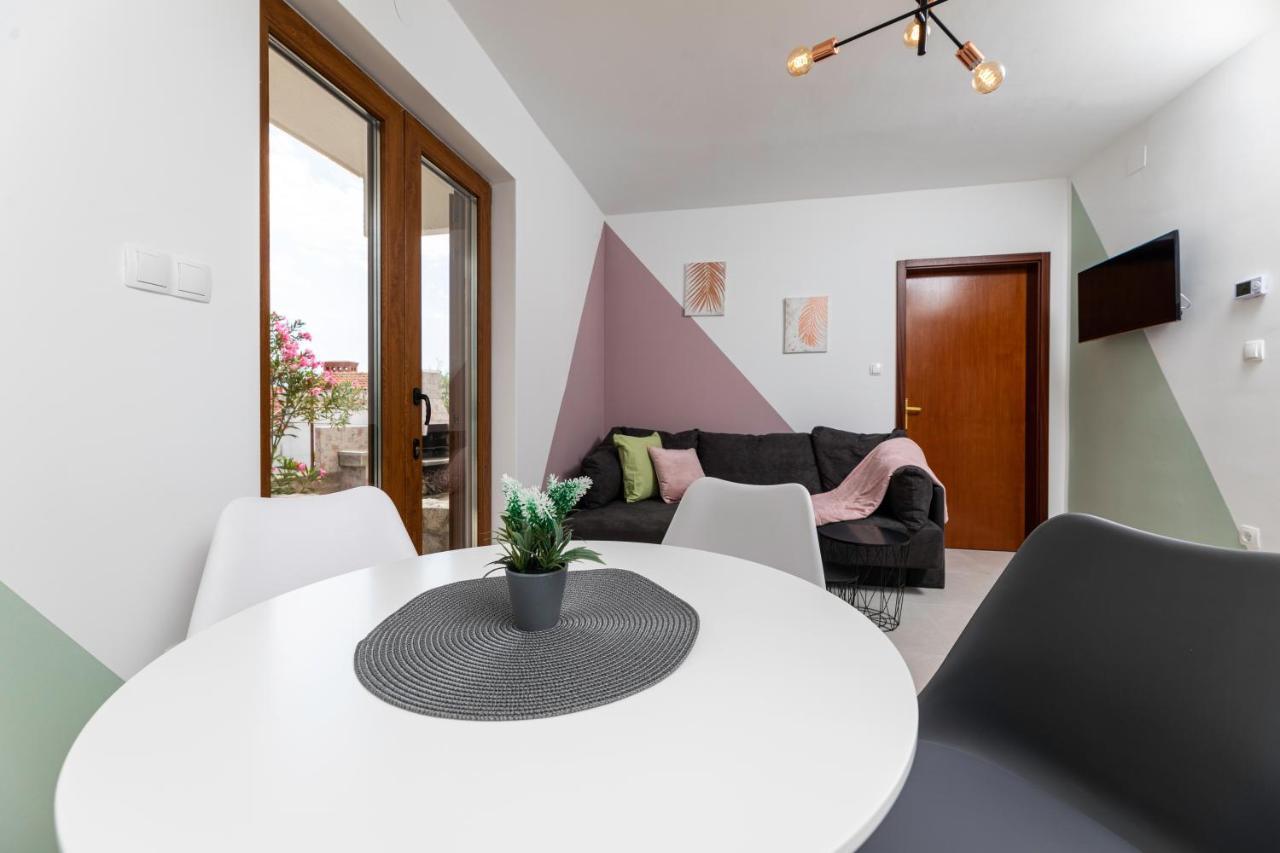 Apartments Vjeko Đảo Krk Ngoại thất bức ảnh