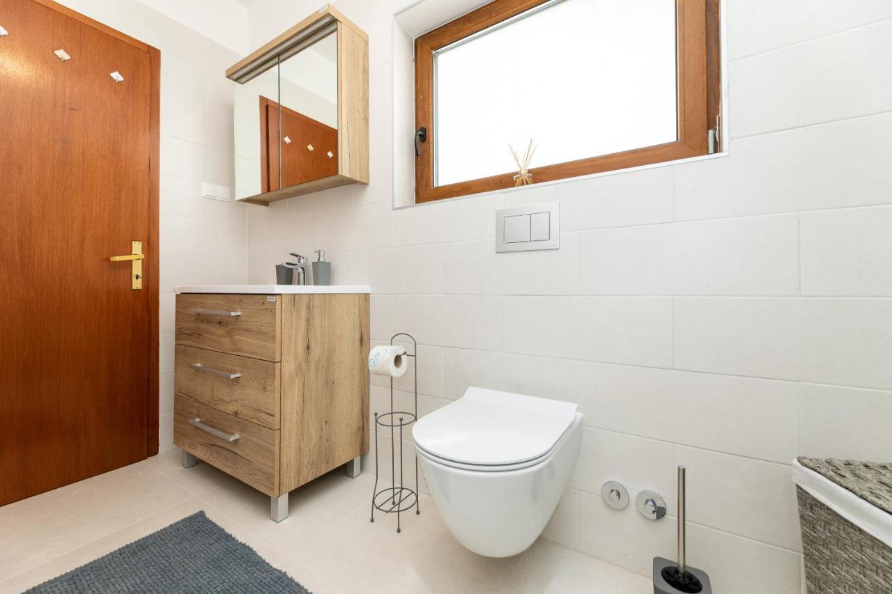 Apartments Vjeko Đảo Krk Ngoại thất bức ảnh