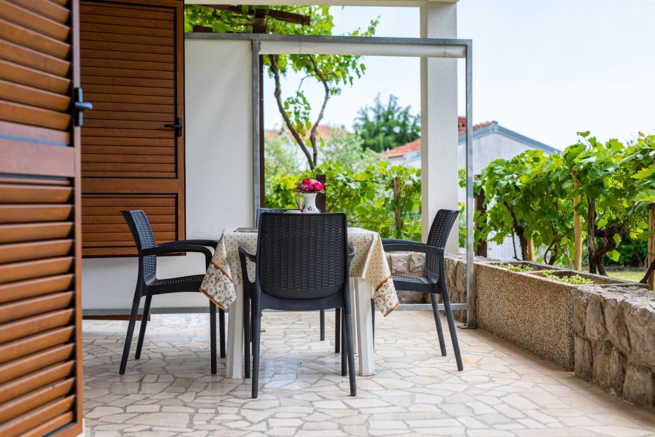 Apartments Vjeko Đảo Krk Ngoại thất bức ảnh