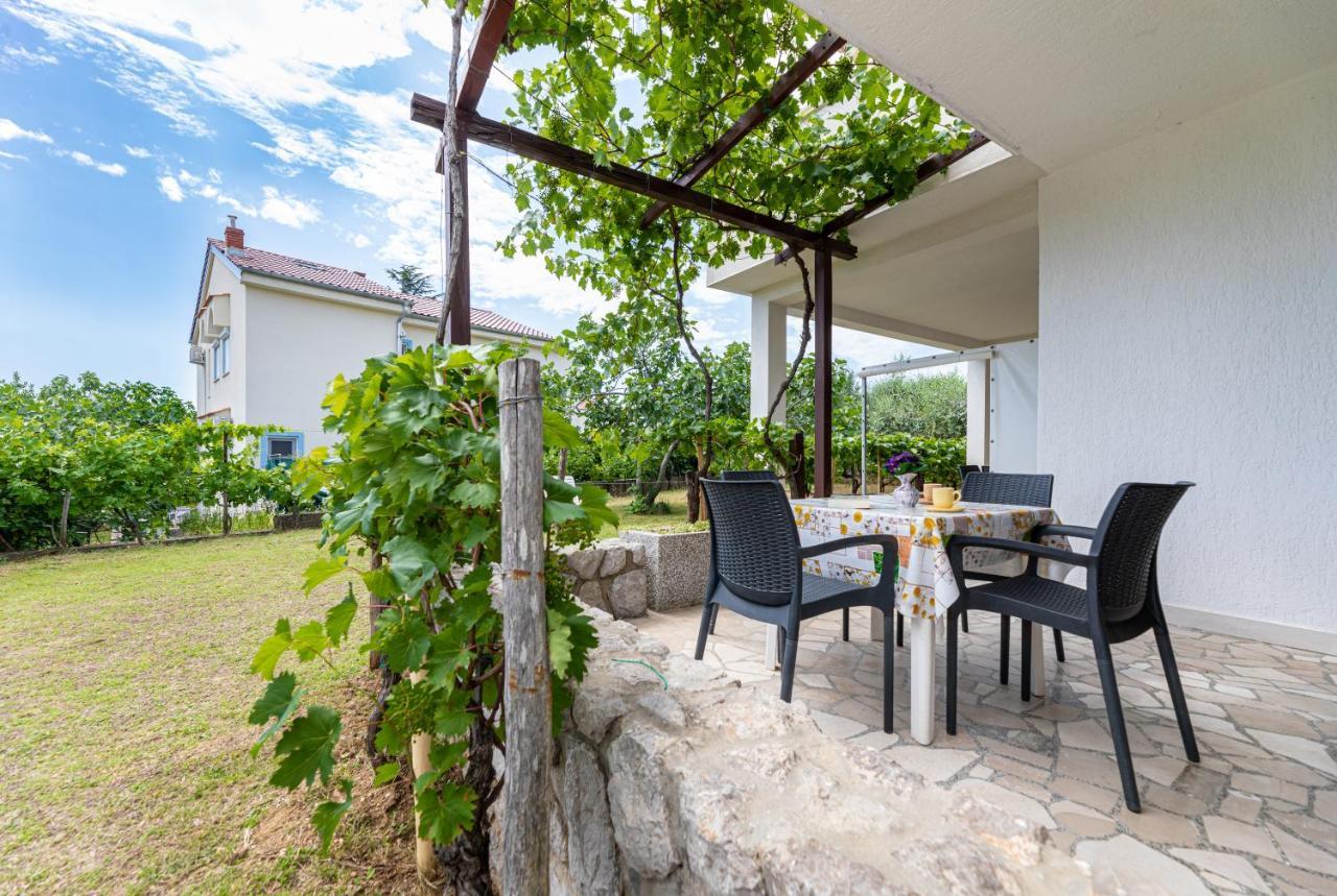 Apartments Vjeko Đảo Krk Ngoại thất bức ảnh
